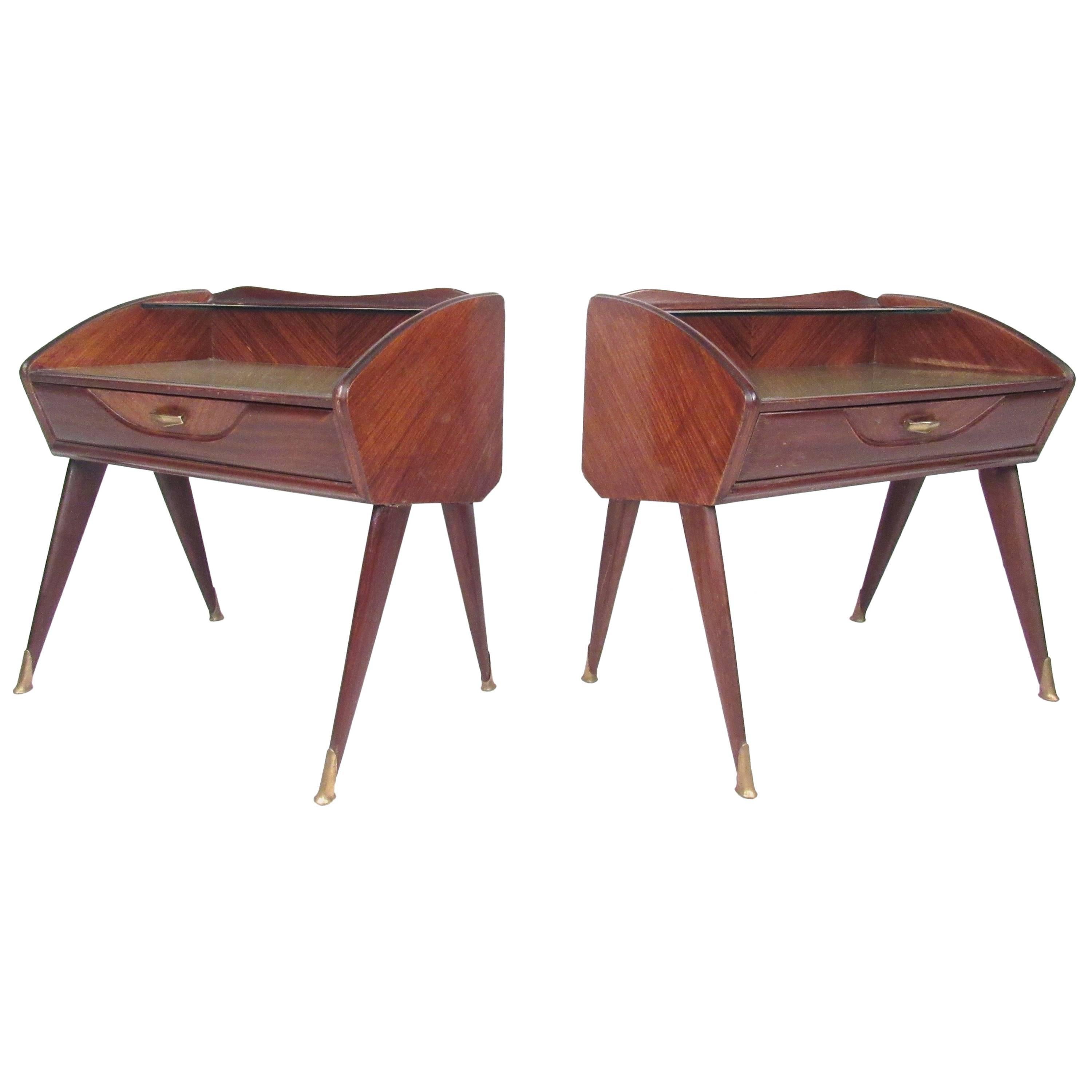 Pair of Mid-Century Modern Italian Nightstands in the Style of Paolo Buffa