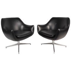 Pair of Mid-Century Modern Bubble Chairs by Stow Davis