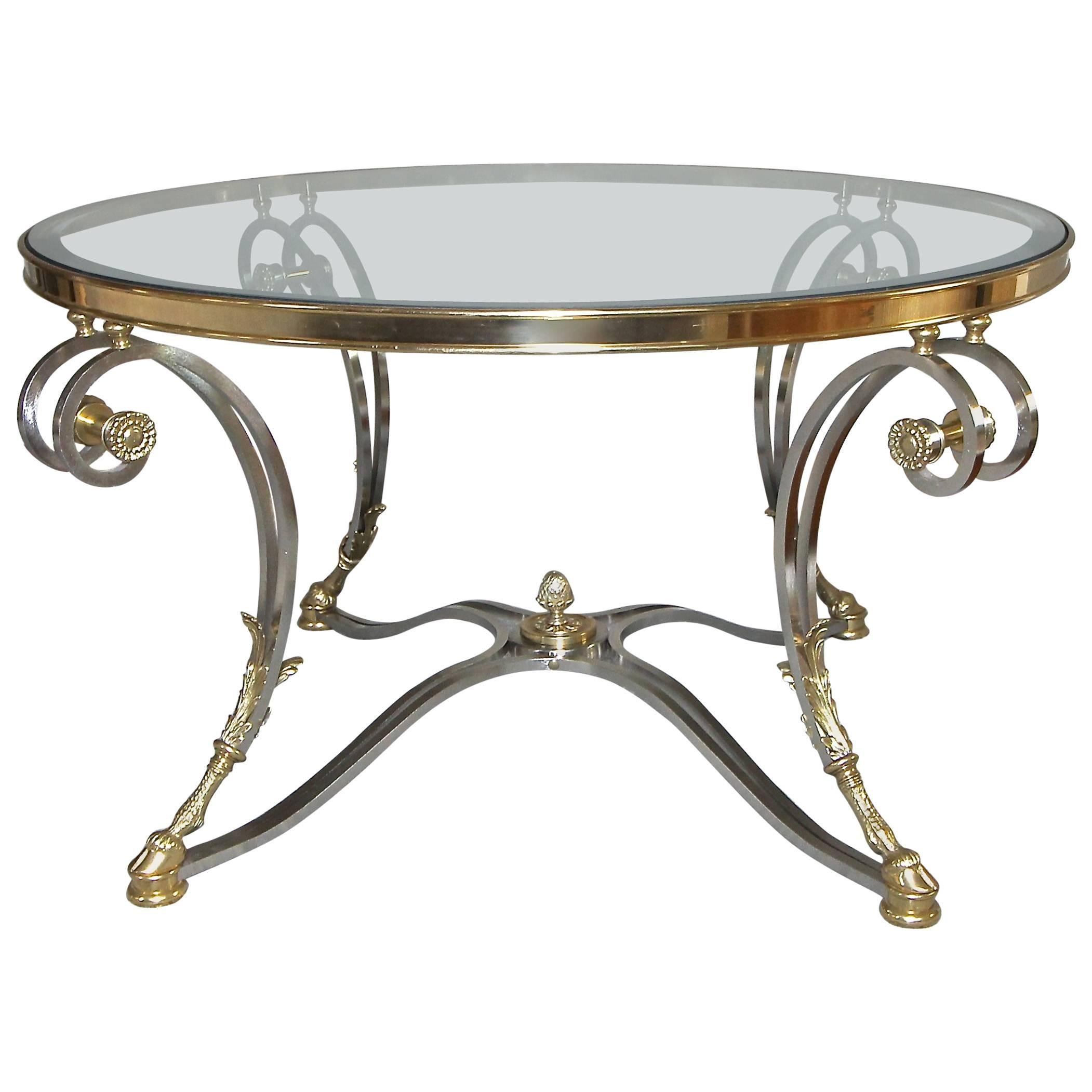 Table basse ronde néoclassique en laiton brossé et acier de style Jansen en vente