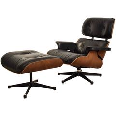 1970er Eames Lounge Chair mit Ottomane aus Palisanderholz mit schwarzem Leder