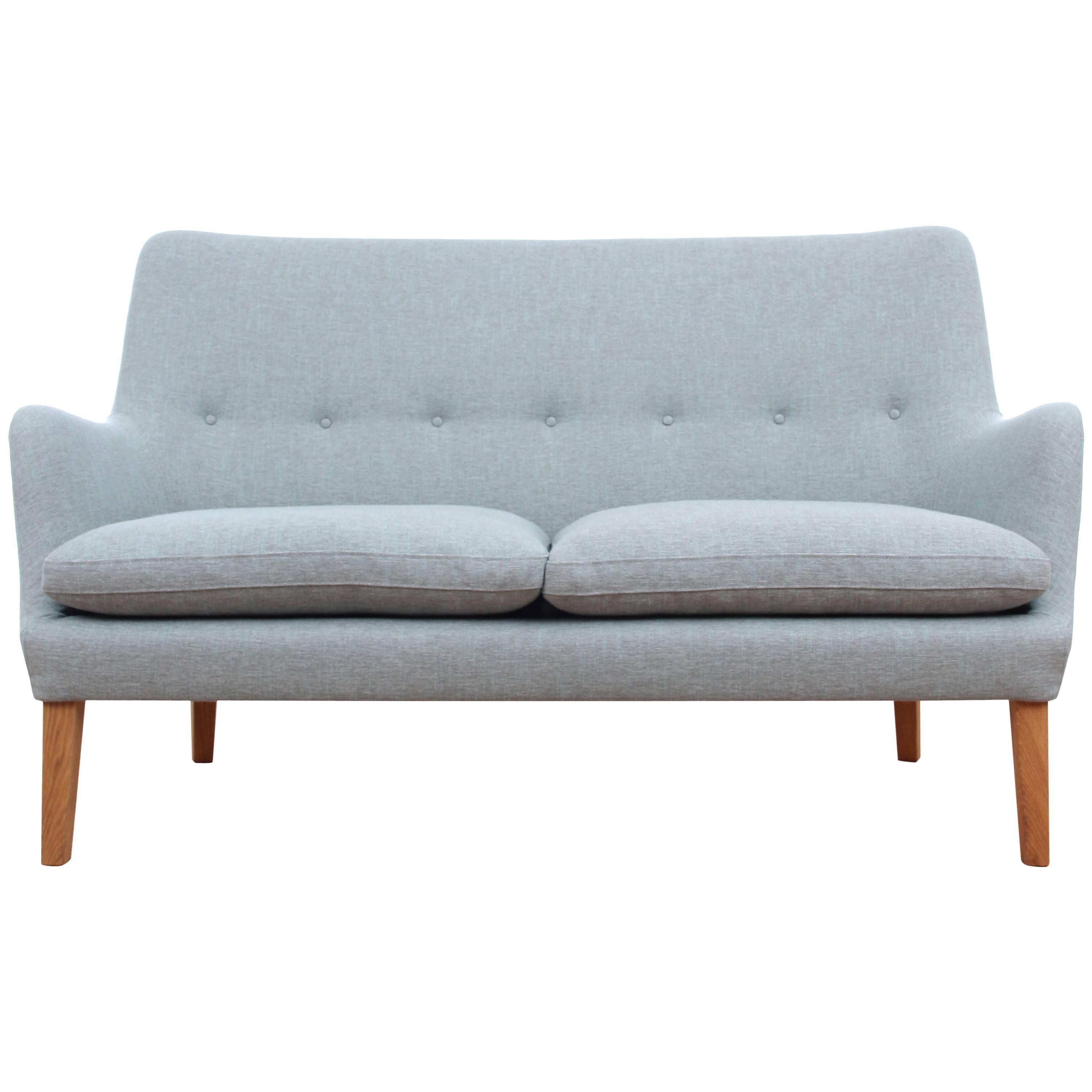 Modernes skandinavisches zweisitziges Sofa von Arne Vodder Av 53 aus der Mitte des Jahrhunderts, neu aufgelegt im Angebot