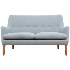 Modernes skandinavisches zweisitziges Sofa von Arne Vodder Av 53 aus der Mitte des Jahrhunderts, neu aufgelegt