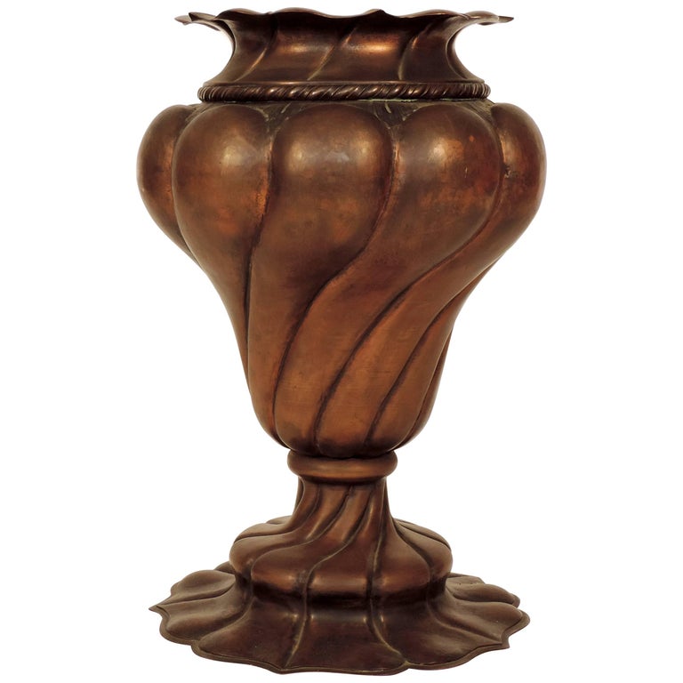 Monumental Italian 1920s copper vase For Sale at 1stDibs