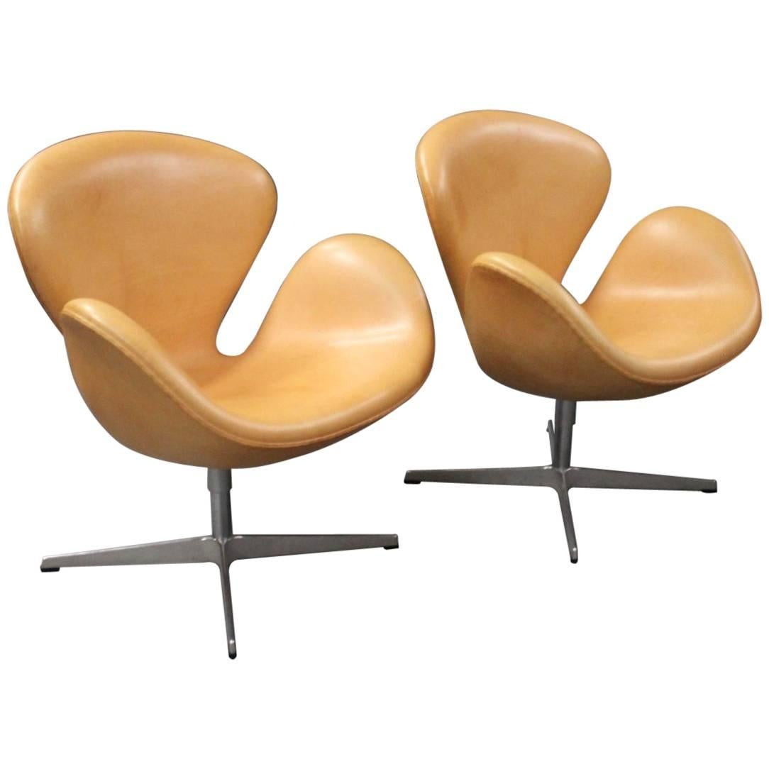 Pair of Swan Chairs, Model 3320, by Arne Jacobsen and Fritz Hansen, 2011