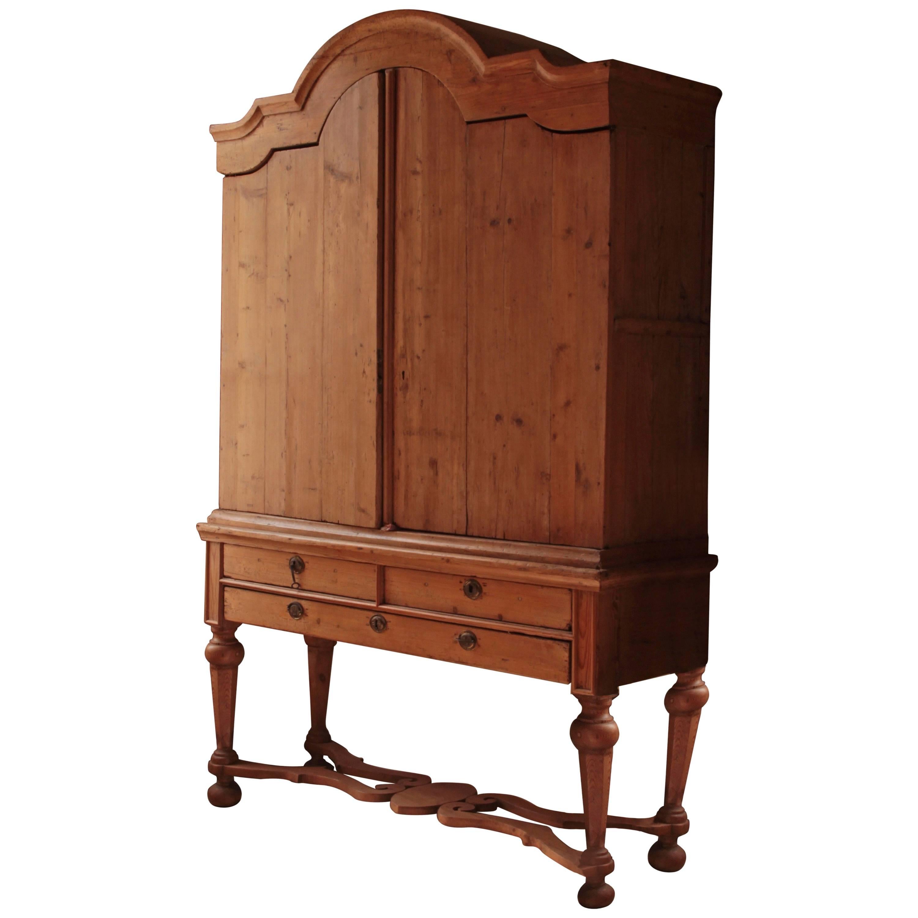 Dutch Wiliam and Mary Cabinet in Pine For Sale