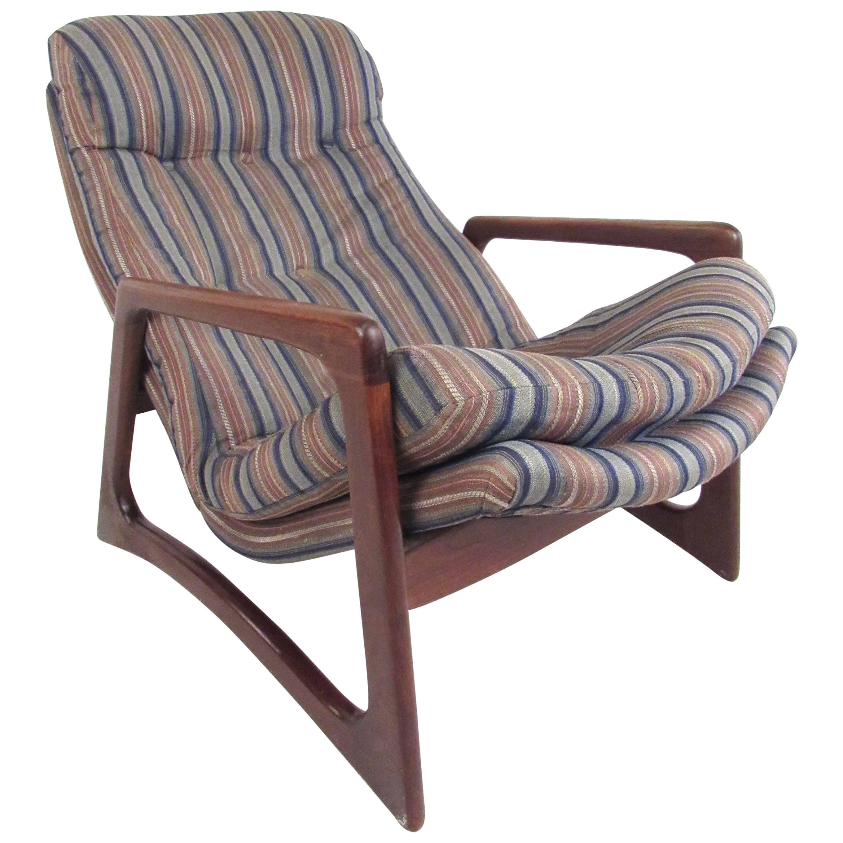 Mid-Century Modern Sculpted Walnut Lounge Chair in the Style of Adrian Pearsall