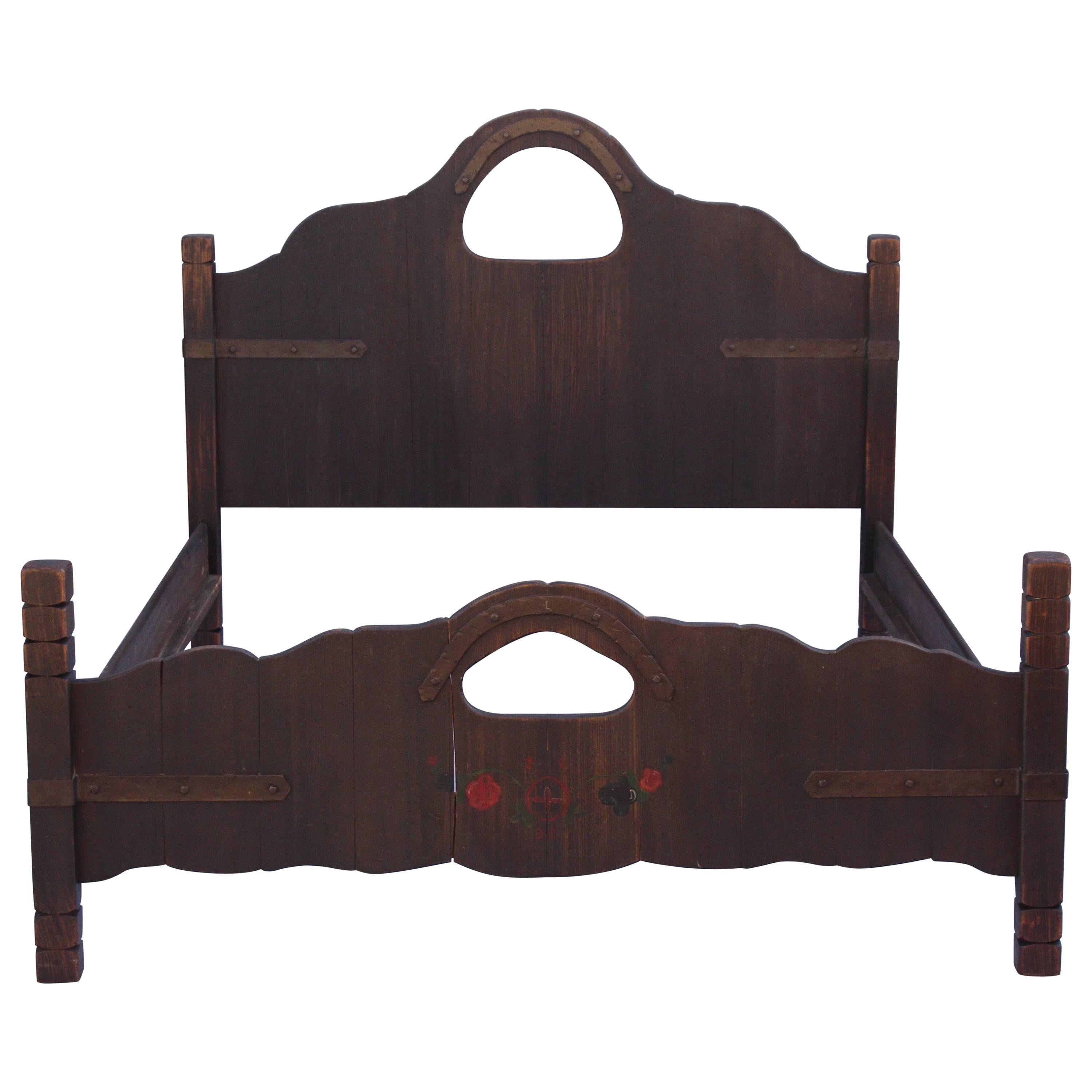 Antique Double Monterey Keyhole Bed with Old Wood Finish