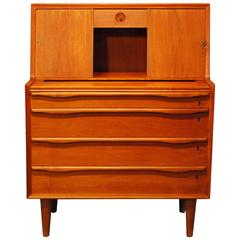 Mid-Century Modern Teak Vanity/Desk/Chest of Drawers, circa 1960