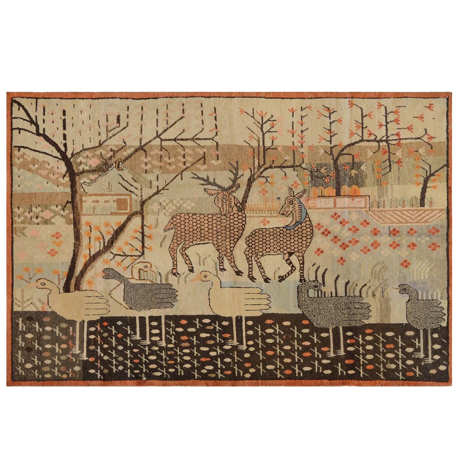 Tapis Khotan du Turkestan oriental du début du XXe siècle avec des cerfs et des oies