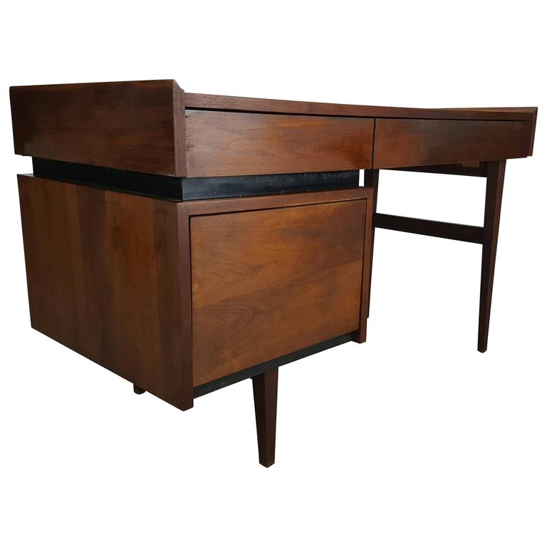 Classic Mid-Century Modern Oiled Walnut Desk by Milo Baughman ... - Classic Mid-Century Modern Oiled Walnut Desk by Milo Baughman, Dillingham 1