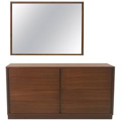Very Fine Dovetailed Double Dresser and Mirror from Heritage Henredon