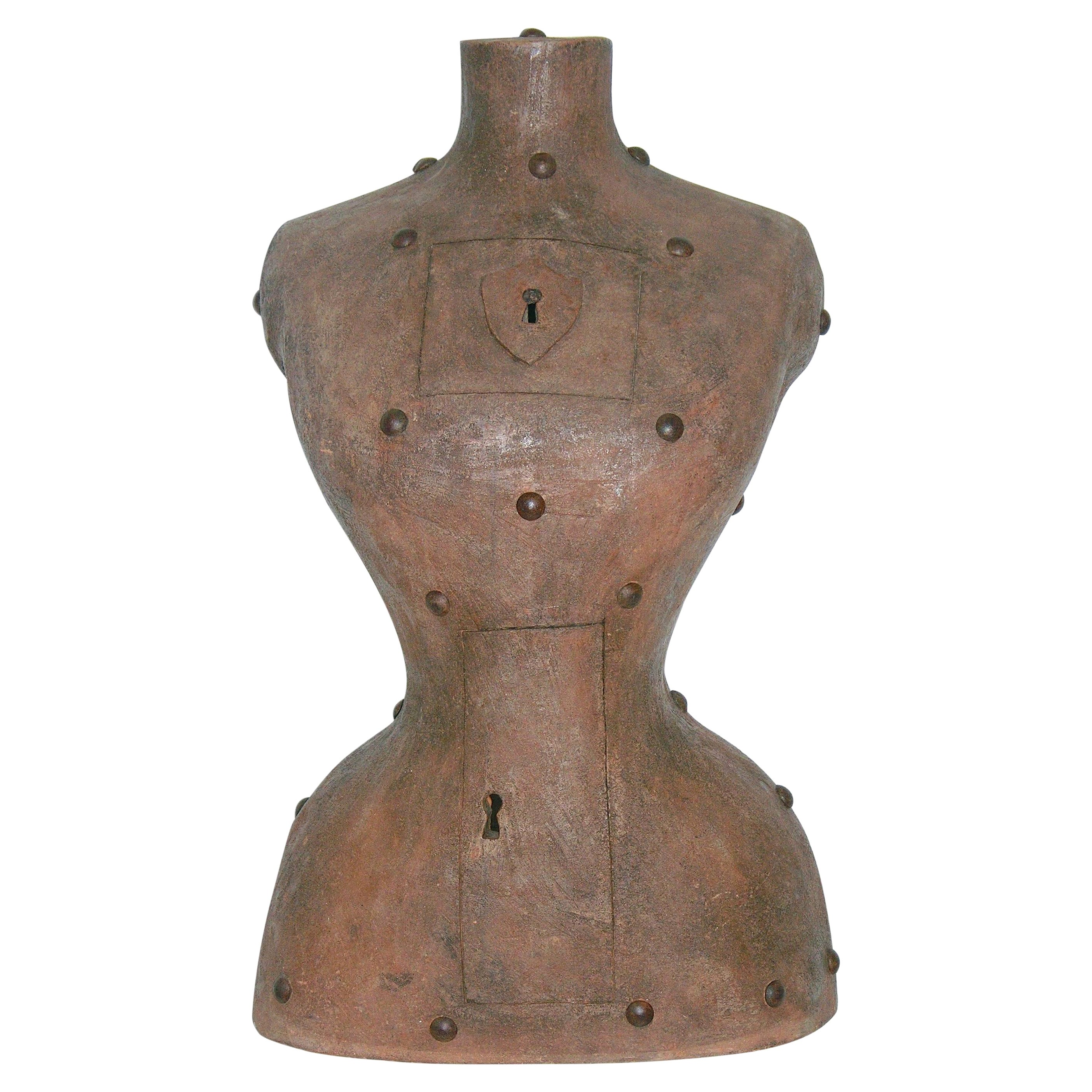 Sculpture italienne contemporaine moderne d'un buste en terre cuite marron avec trou de serrure en vente