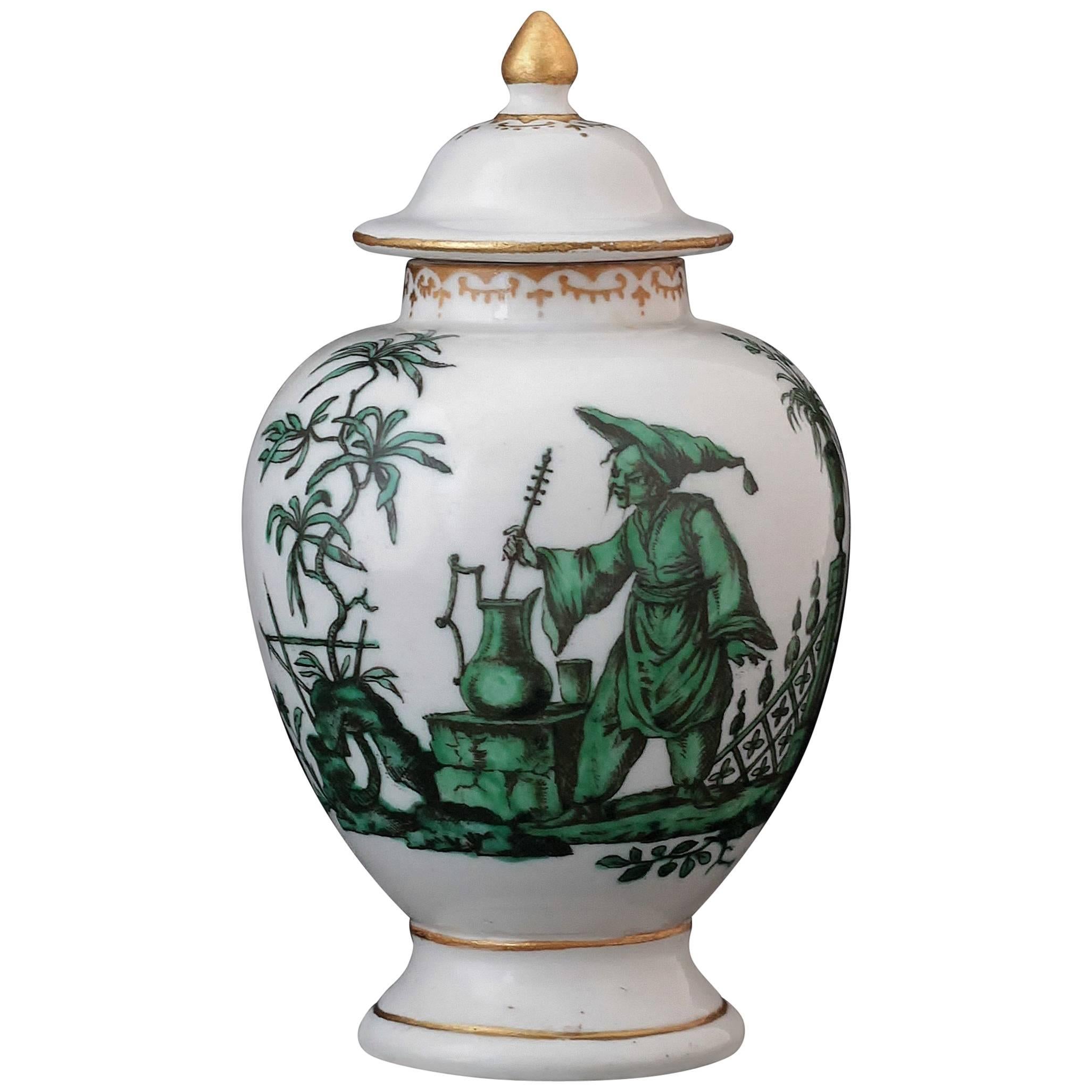 Capodimonte (Italie) Boîte à thé ovoïde et couvercle, vers 1745-1750 en vente