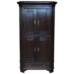 Armoire d'angle du XIXe siècle