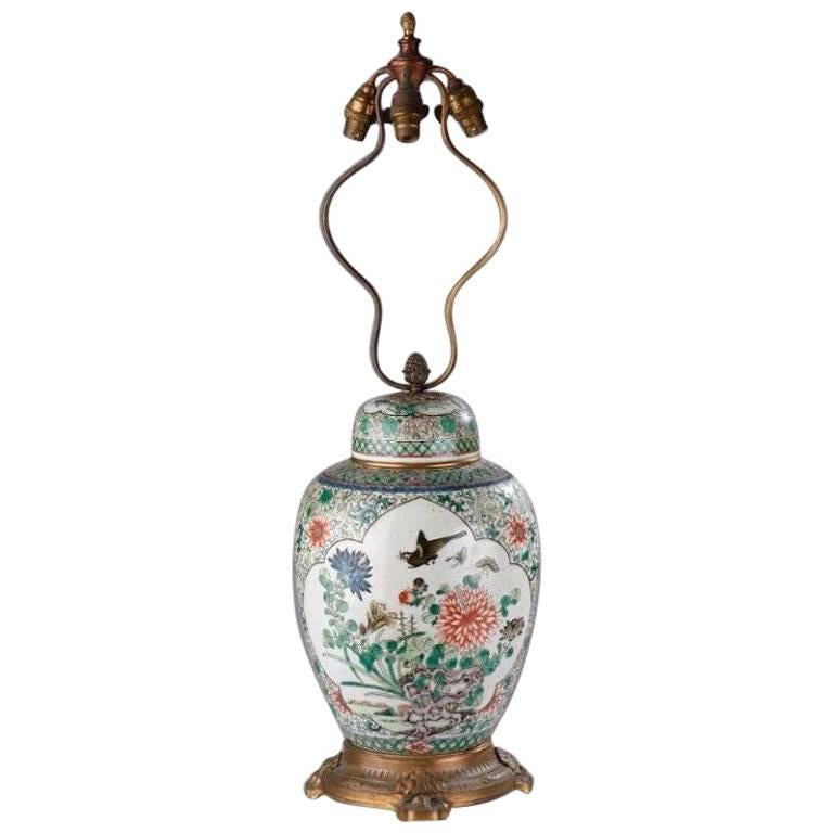 Pot chinois décoré de façon impressionnante transformé en lampe, 19ème siècle