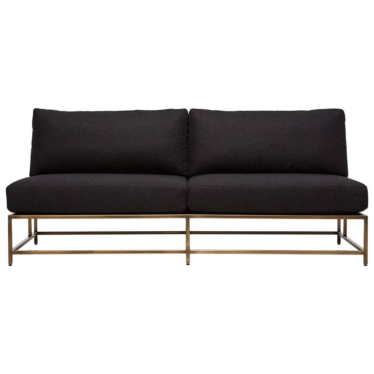 Schwarzer Loveseat aus schwarzer Wolle und antikem Messing im Angebot