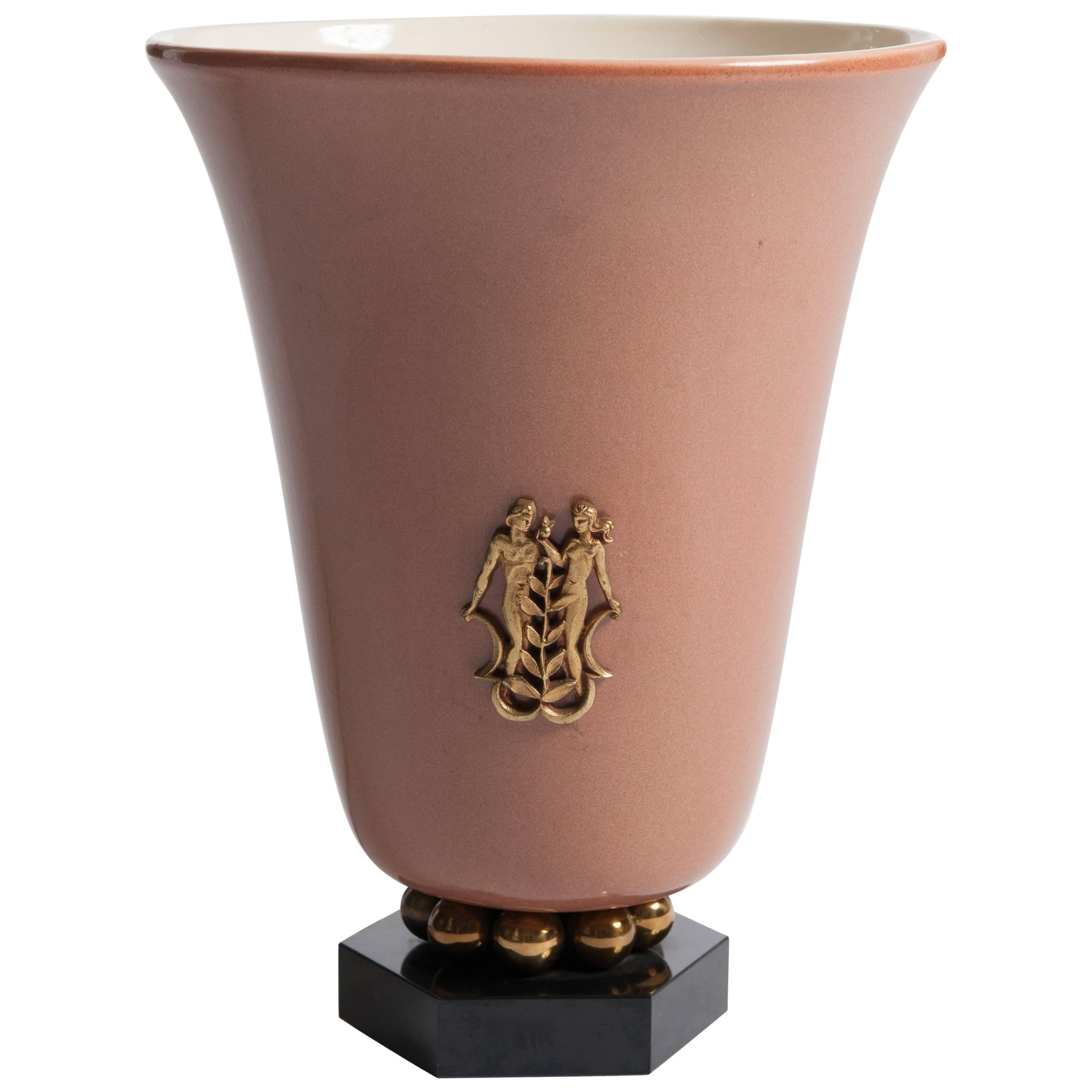Lampe de table Art Déco française en céramique rose ancienne sur pierre noire avec détails en laiton en vente