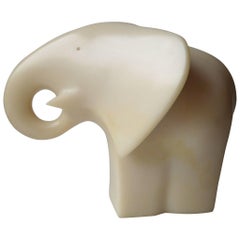 Sculpture moderne abstraite d'un éléphant en résine signée Kuki, Masatoyo Kishi