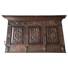 Grand porte-manteau mural ancien et de qualité en bois sculpté & en bronze coulé avec étagère