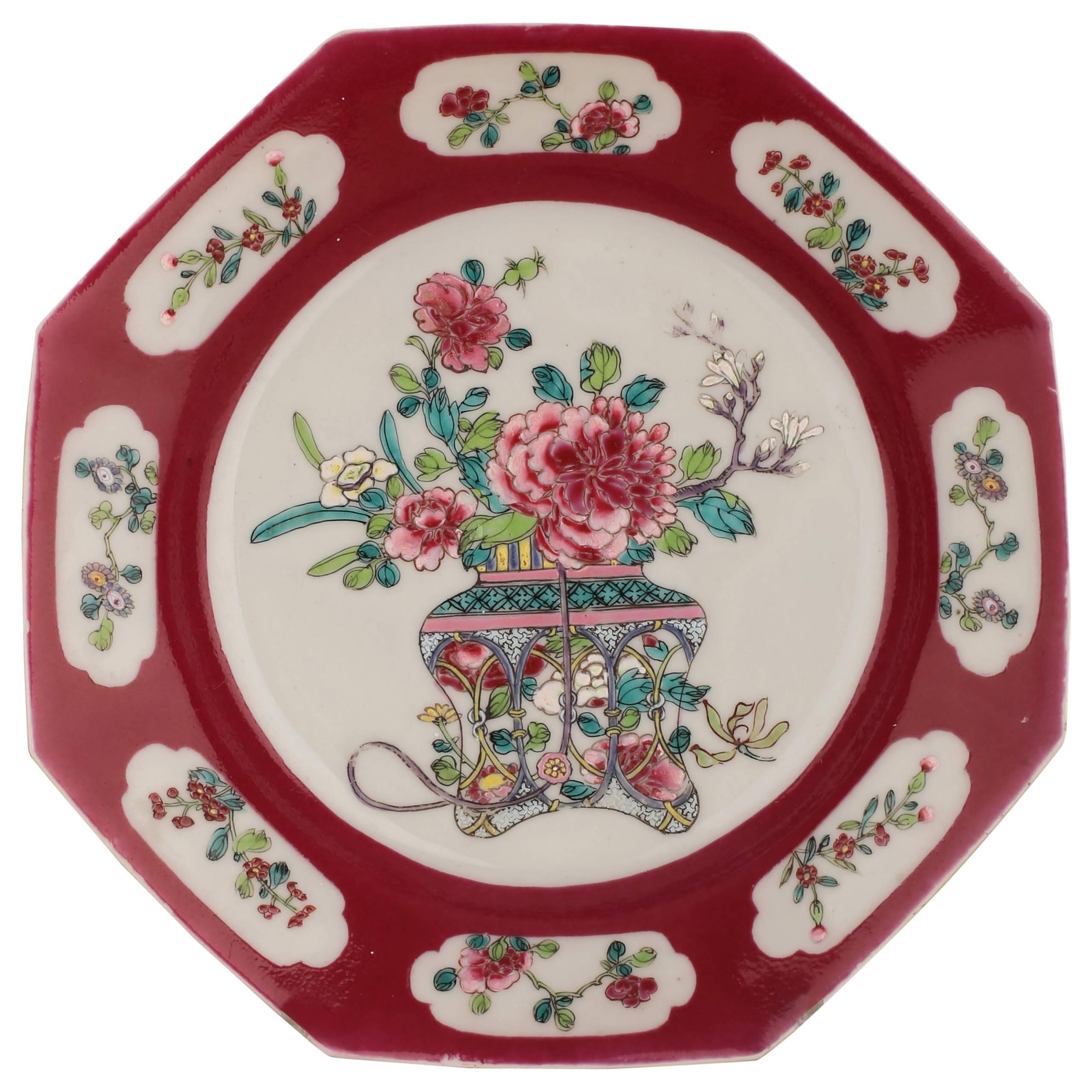 Chinese Porcelain Famille Rose Octagonal Dish with Vase of Flowers, Qianlong For Sale