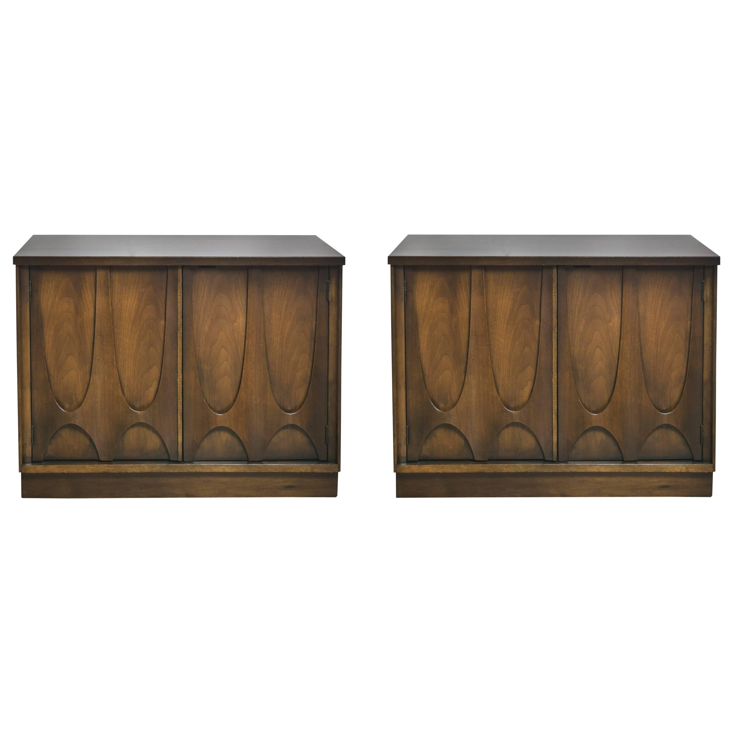 Pair of Broyhill Brasilia Nightstands or End Tables For Sale