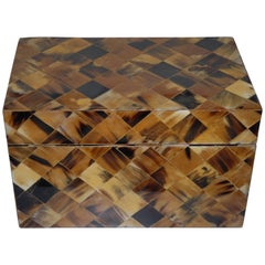 Caja del tesoro orgánica de madera hecha a mano a finales del siglo XX  Incrustación de diseño cuadrado