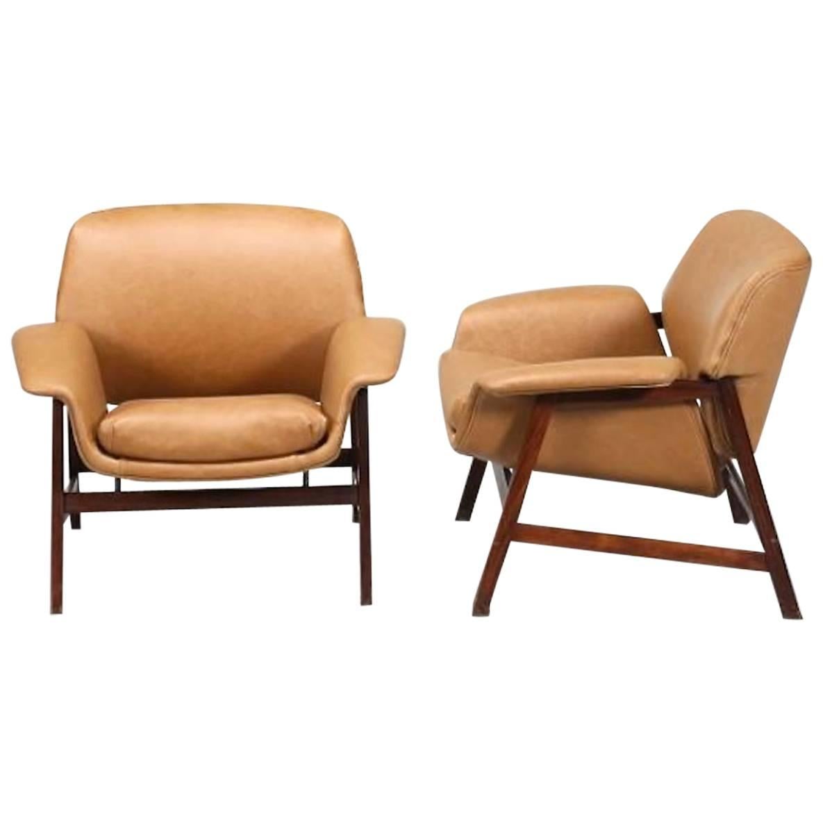 Pair of Gianfranco Frattini Model 849 Leather Lounge Chairs by Cassina