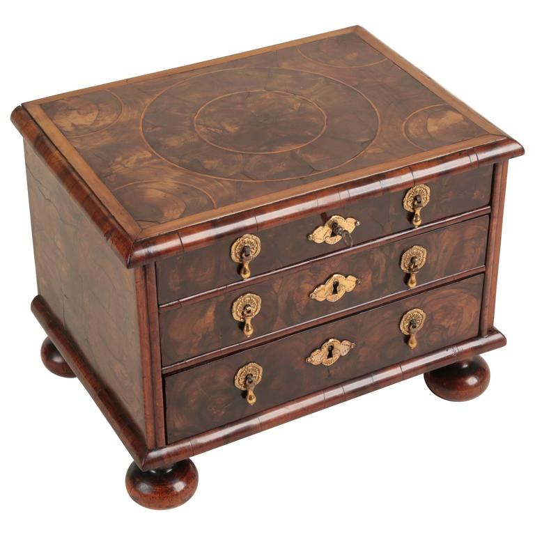 William and Mary Oyster Veneered Miniature Chest For Sale at 1stDibs