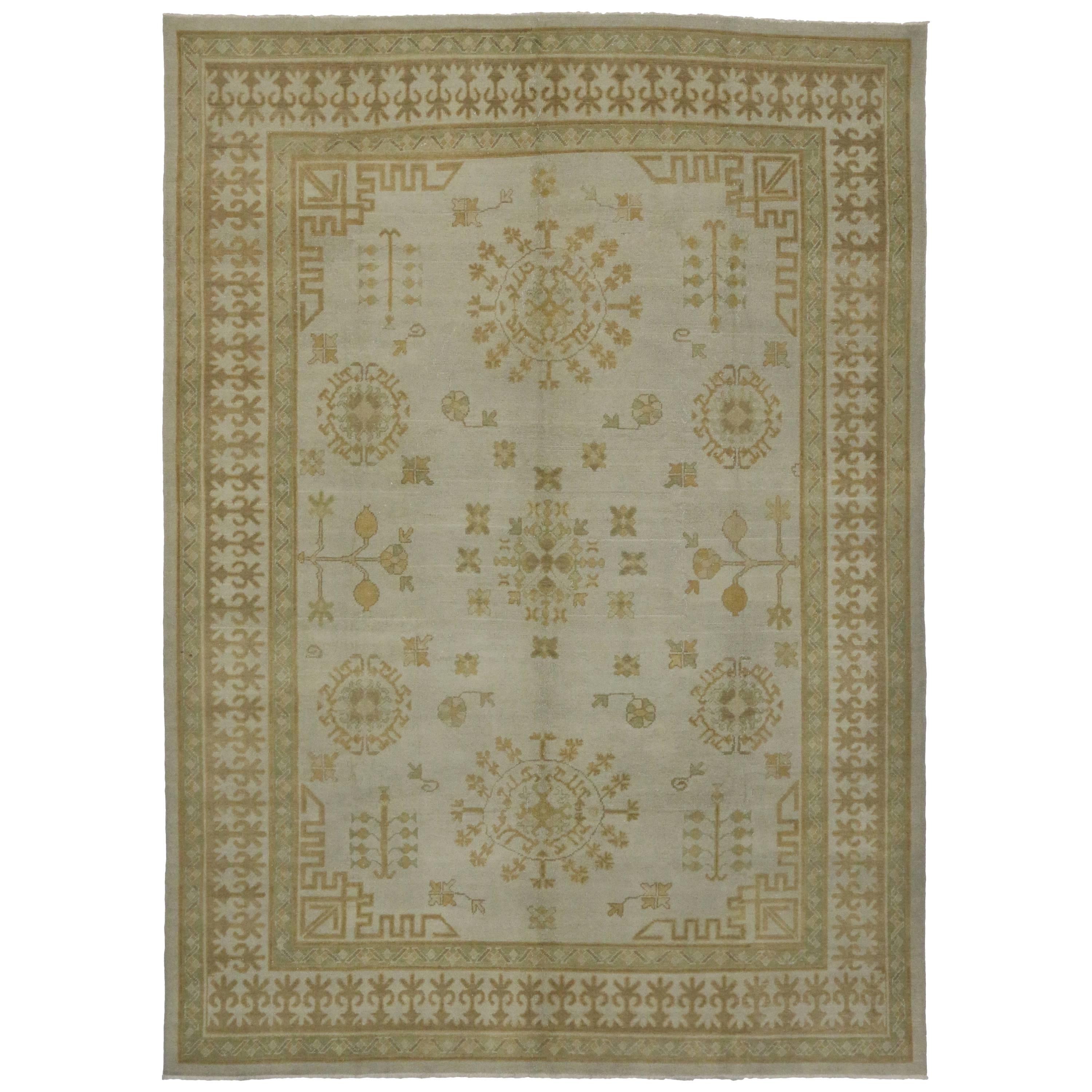 Modern Turkish Oushak Rug with Transitional Style and Casual Elegance For Sale