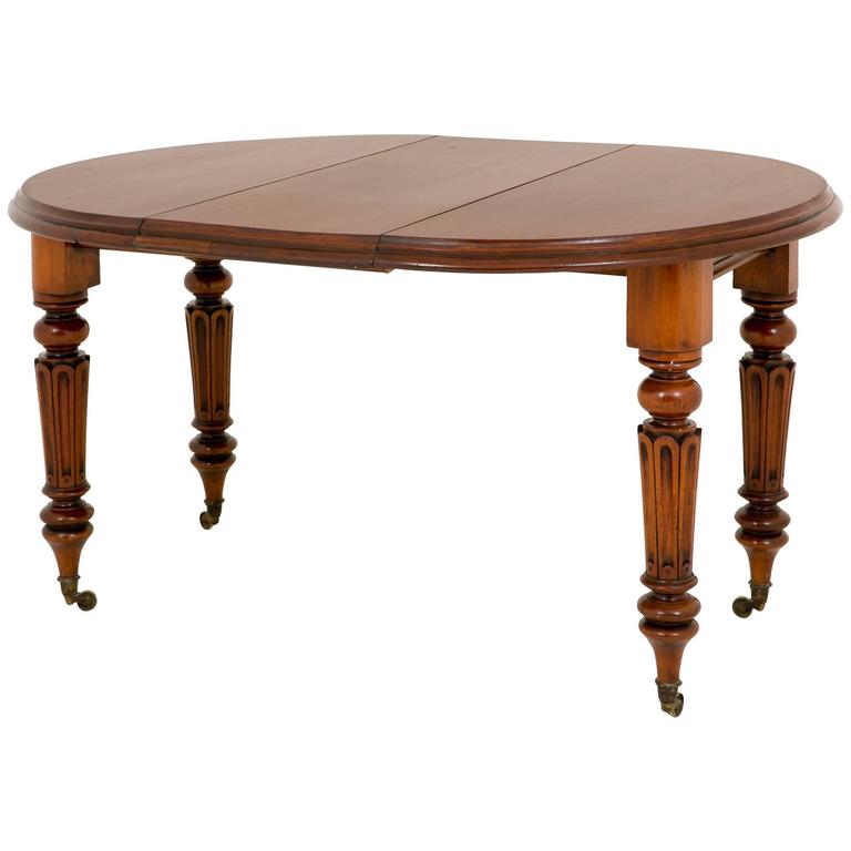 Mid-Victorian Extending Dining Table For Sale at 1stDibs