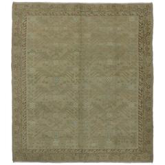 Modern Turkish Oushak Rug with Transitional Style and Khotan Design 12