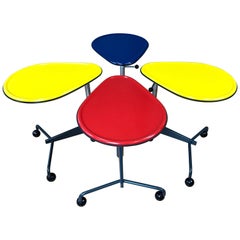 Ungewöhnlicher Toshiyuki Kita Kick-Tisch für Cassina (Farbblau)
