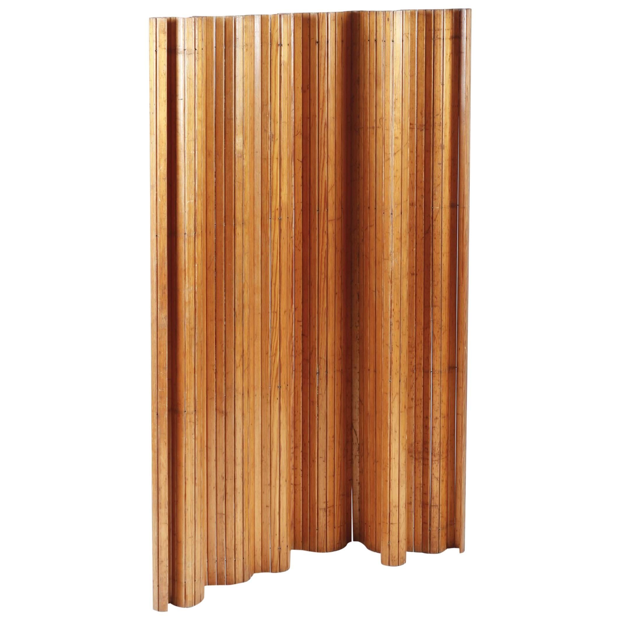 Alvar Alto's Renown Scandinavian Modern Pine Screen for Artek For Sale