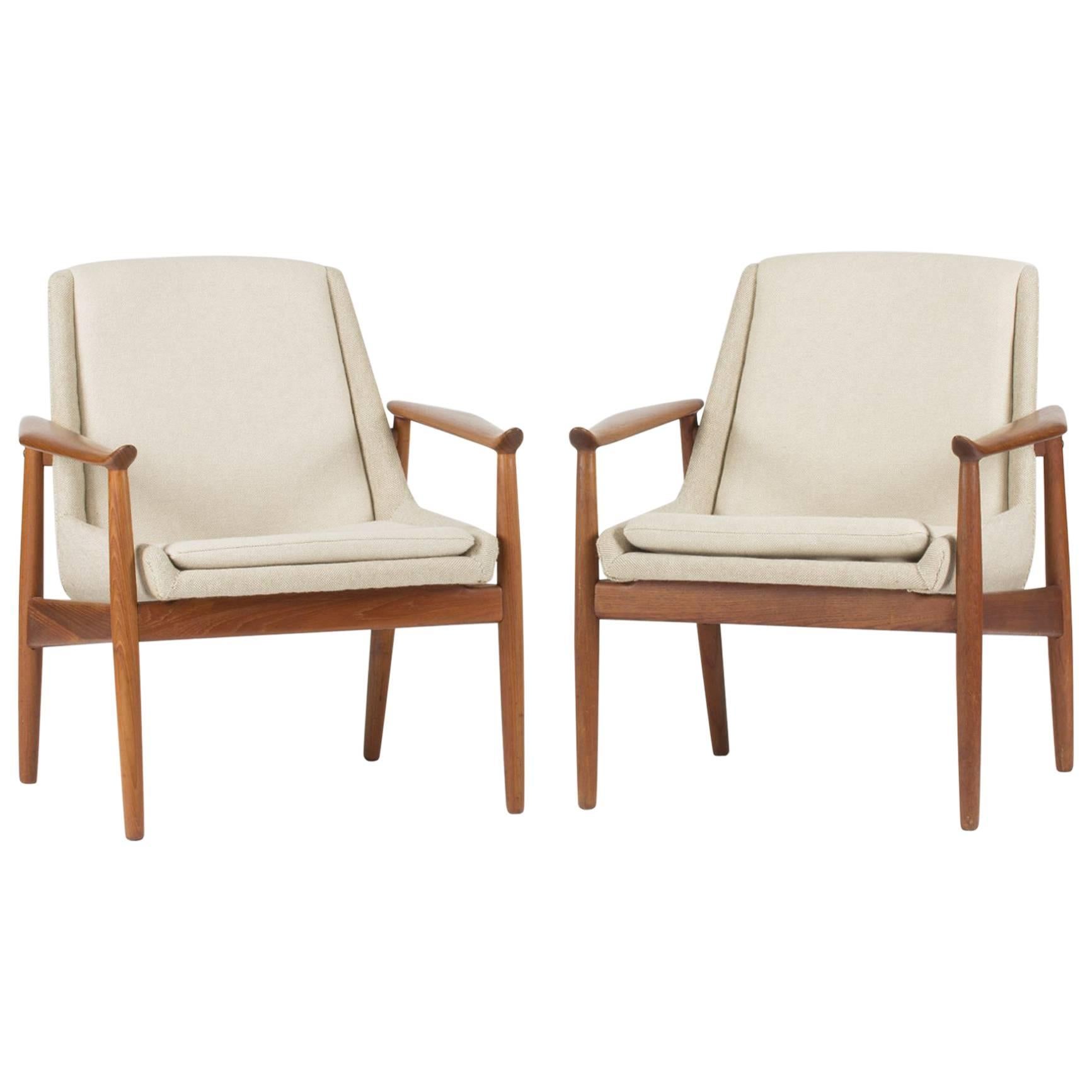 Pair of Teak Lounge Chairs by Arne Vodder