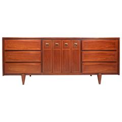 Mid-Century Modern Walnut Dresser by American of Martinsville 7