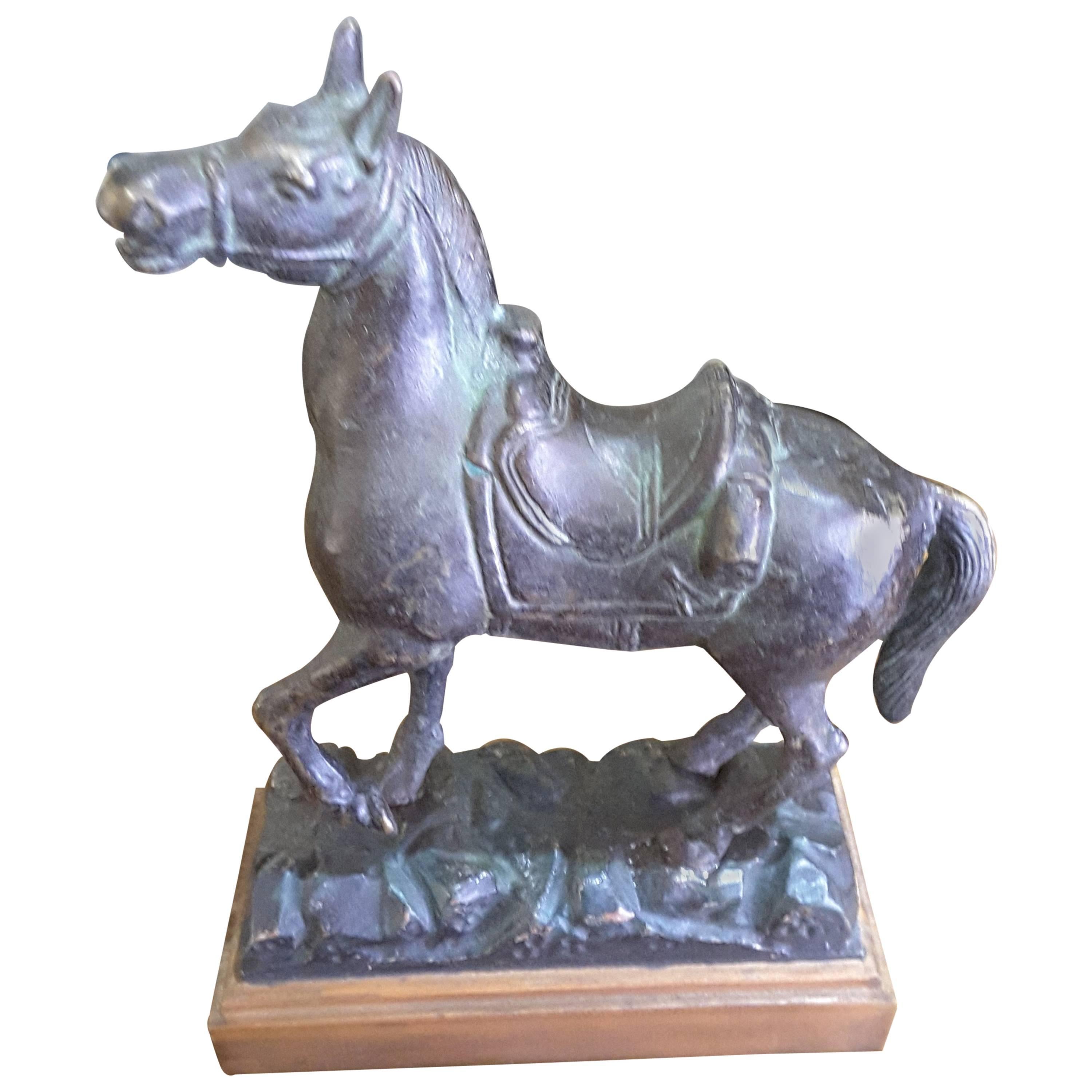 Tänzelndes Pferd aus amerikanischer Schule aus Bronze, Titel "Empty Saddle", um 1900