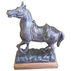 Caballo rampante de bronce de la escuela americana, titulado "Silla de montar vacía", hacia 1900