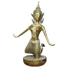 Figure bouddhiste thaïlandaise d'une danseuse Khon en bronze doré