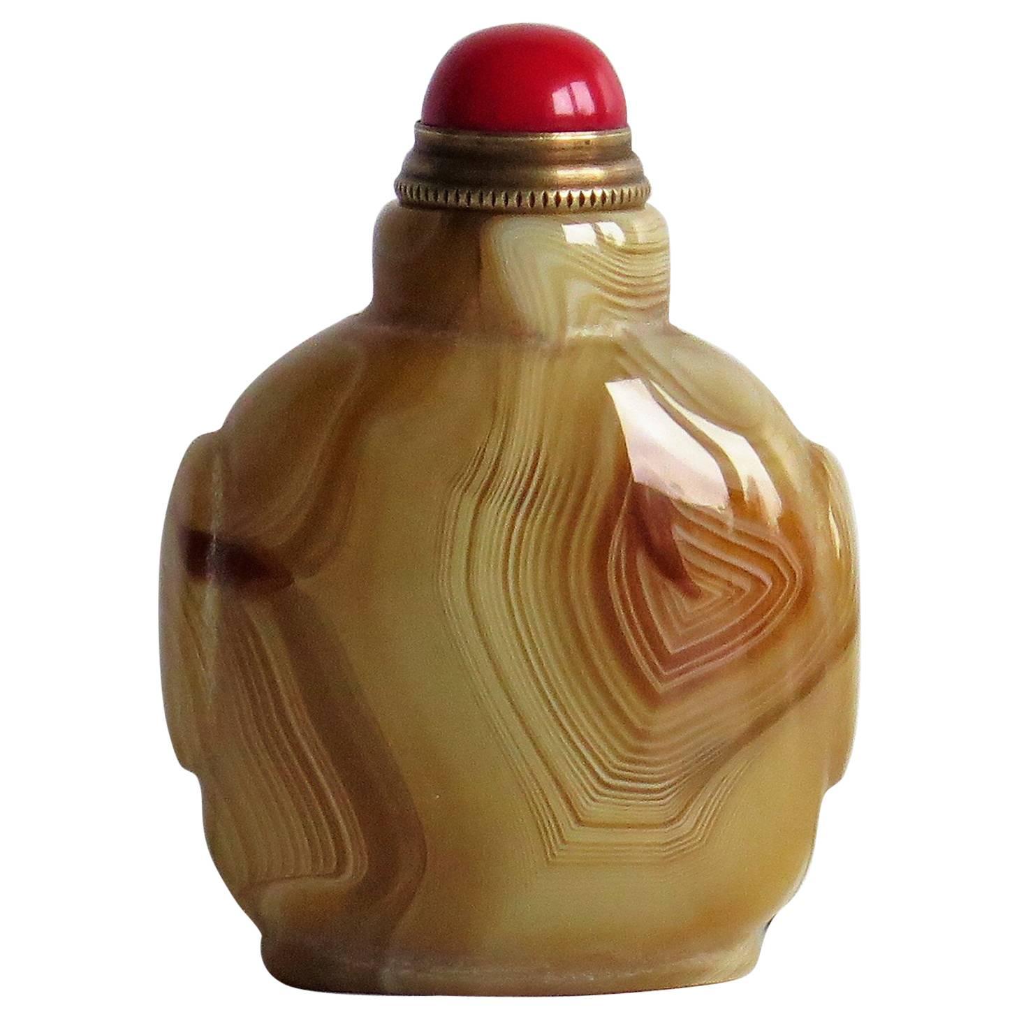 Chinese Snuff Bottle Natural Agate Red Ceramic Stopper and Spoon, circa 1930