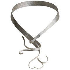 Halskette aus Silber, handgehämmert von Jacques Jarrige, „Flora“