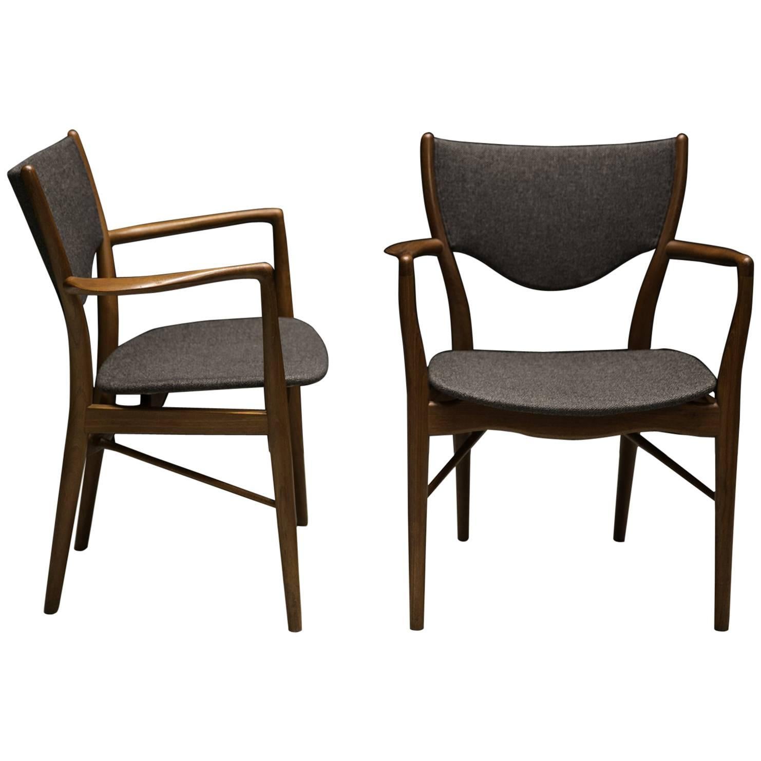 Pair of Finn Juhl BO-46 Chairs in Teak and Original Charcoal Wool Seats For Sale