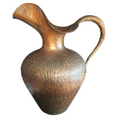 Vase à fleurs en cuivre martelé à la main:: signé:: 1940