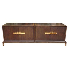 Armario credenza vintage de madera y latón restaurado estilo Tommi Parzinger MCM