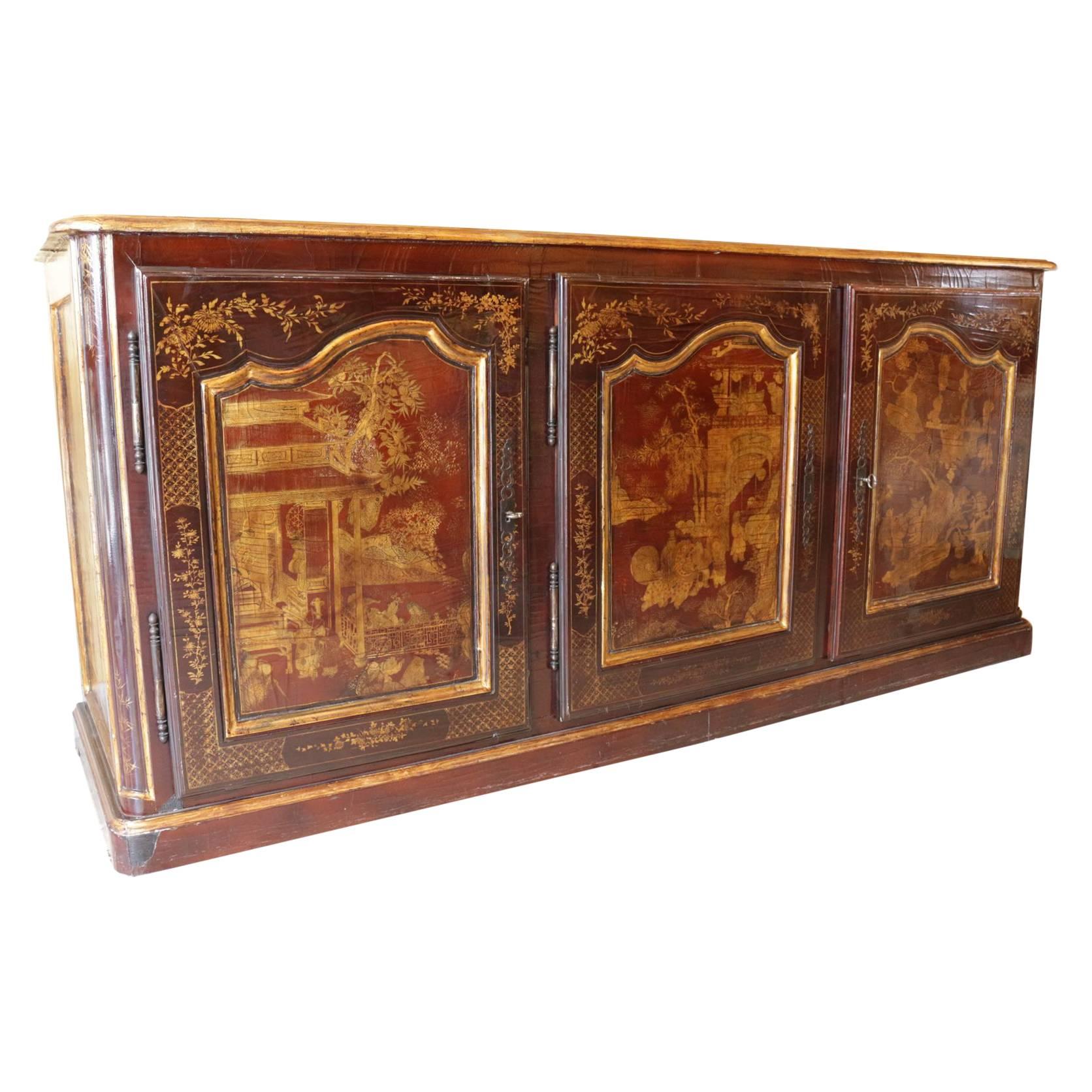 Sideboard Three Doors Eggueplant Color Lacquer with Gold Decor