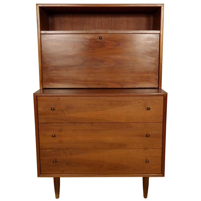 MidCentury Modern Walnut Hutch For Sale at 1stdibs