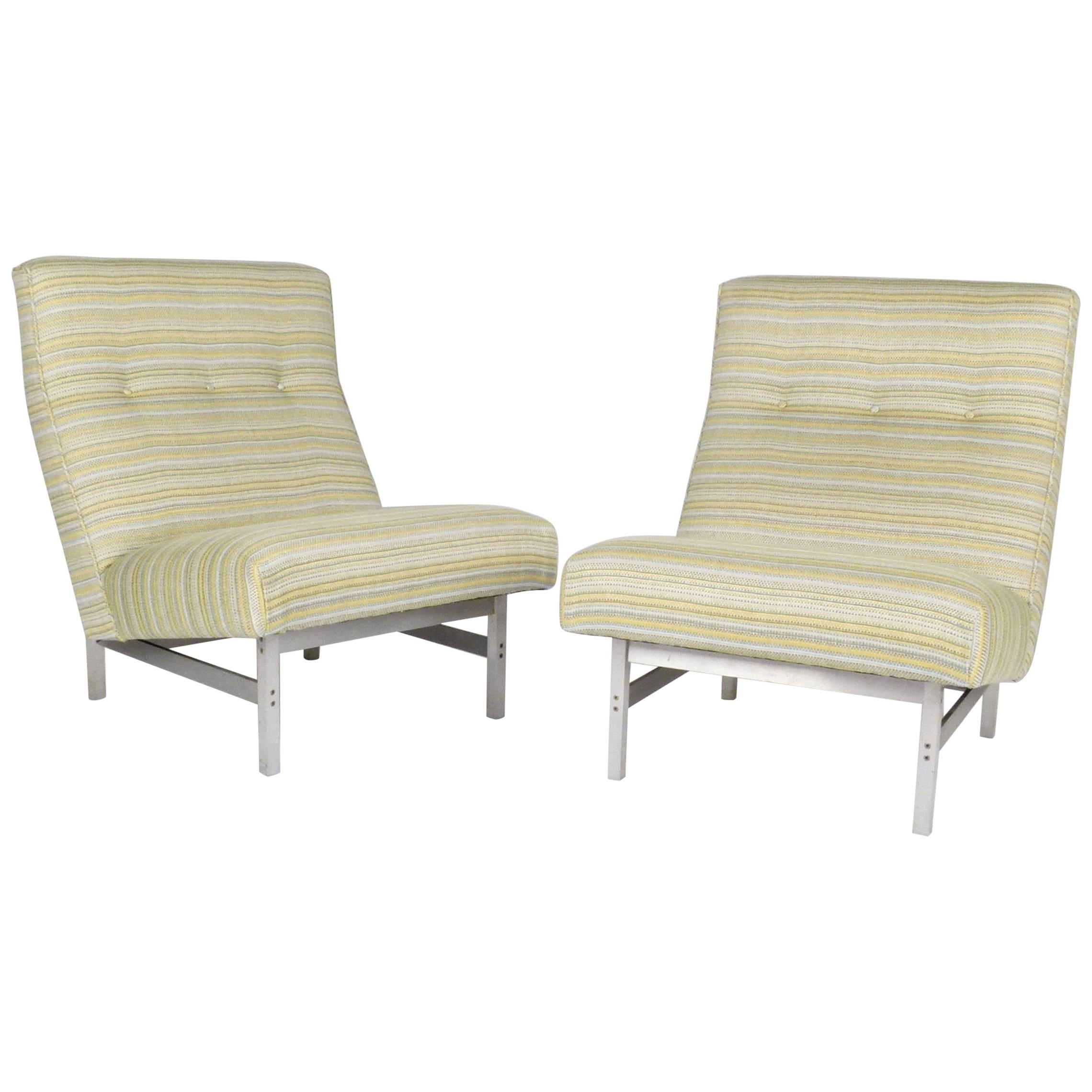 Pair of Florence Knoll Lounge Chairs For Sale