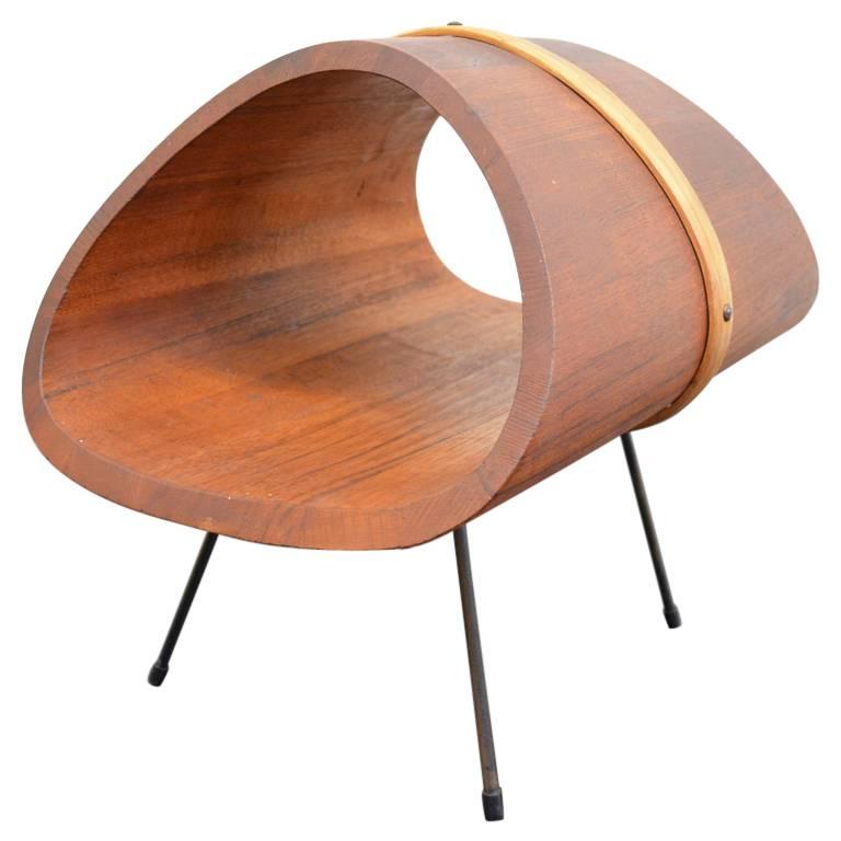 Magazine Rack made of bended oak with a walnut belt