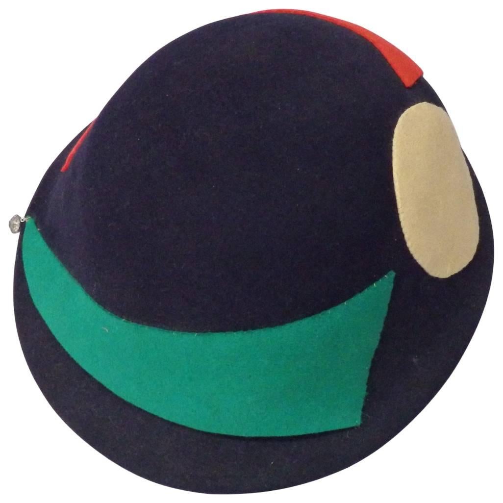 Chapeau cloche de style garçonne de l'époque Art Déco en vente