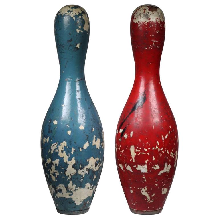 Pair of Distressed Vintage Bowling Pins For Sale at 1stDibs