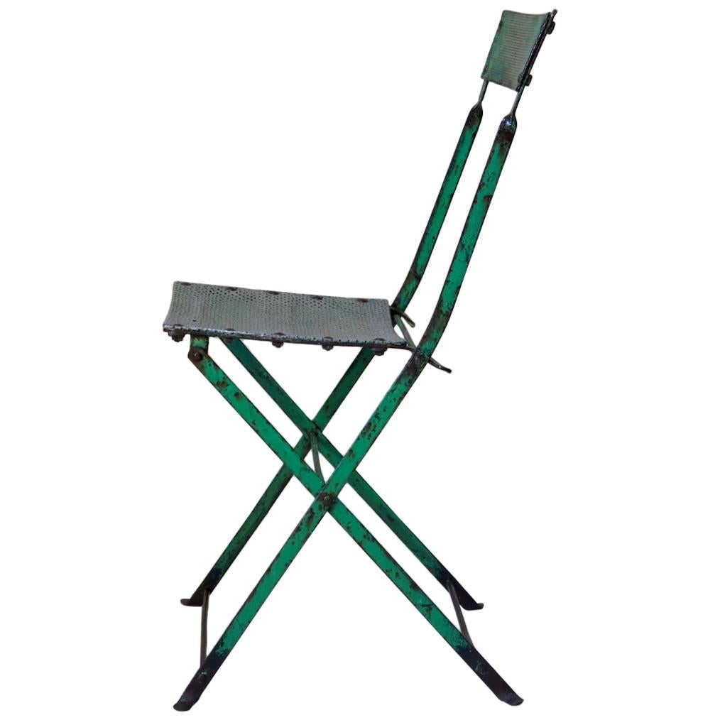 Französischer Stuhl aus grün lackiertem Aluminium und Eisen aus den 1950er Jahren im Angebot